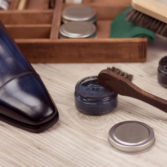 Luxury Shoe Care Kit action